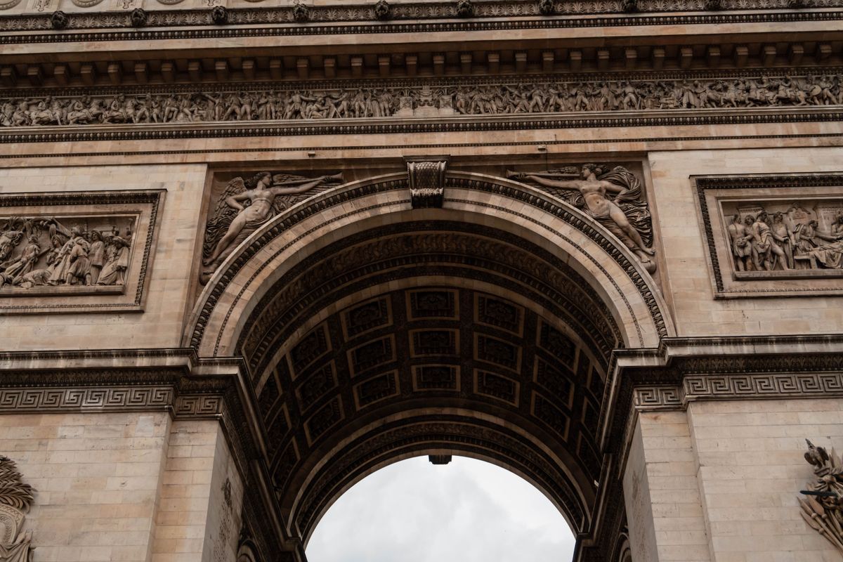 Les Monuments Nationaux : un monogramme MN et une police sur mesure pour le CMN